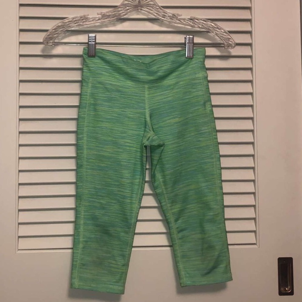 Go-Dry Capri Leggings